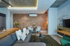 Luxury Signature Unit close to Waterfront Fast WIFI